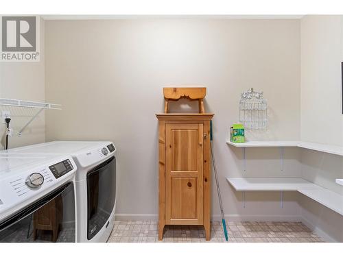 851 5 Avenue Sw Unit# 303, Salmon Arm, BC - Indoor Photo Showing Laundry Room