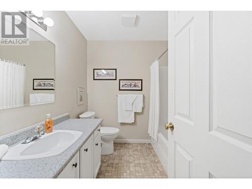 851 5 Avenue Sw Unit# 303, Salmon Arm, BC - Indoor Photo Showing Bathroom