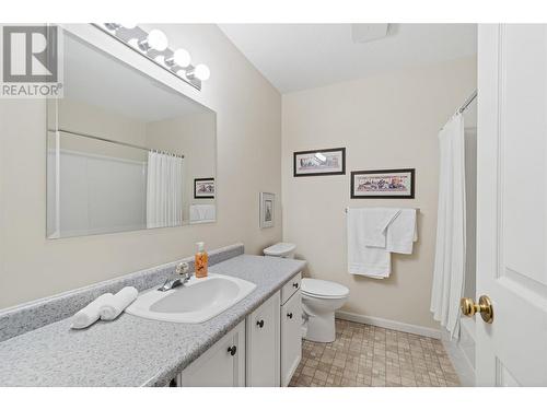 851 5 Avenue Sw Unit# 303, Salmon Arm, BC - Indoor Photo Showing Bathroom