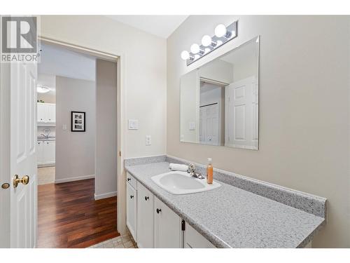 851 5 Avenue Sw Unit# 303, Salmon Arm, BC - Indoor Photo Showing Bathroom