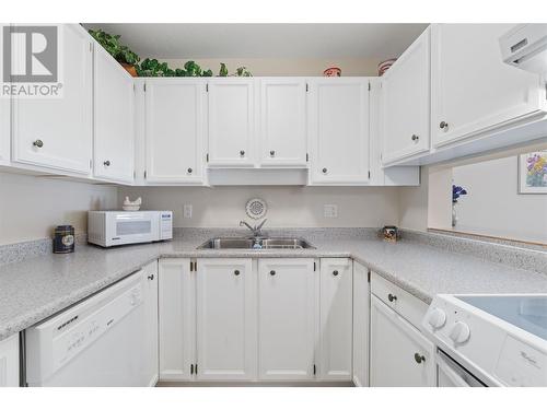 851 5 Avenue Sw Unit# 303, Salmon Arm, BC - Indoor Photo Showing Kitchen With Double Sink