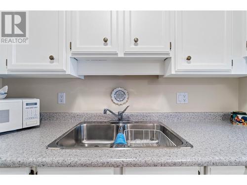 851 5 Avenue Sw Unit# 303, Salmon Arm, BC - Indoor Photo Showing Kitchen With Double Sink