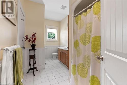 Main floor 4 piece bathroom - 58 Victoria Street, Kincardine, ON - Indoor Photo Showing Bathroom