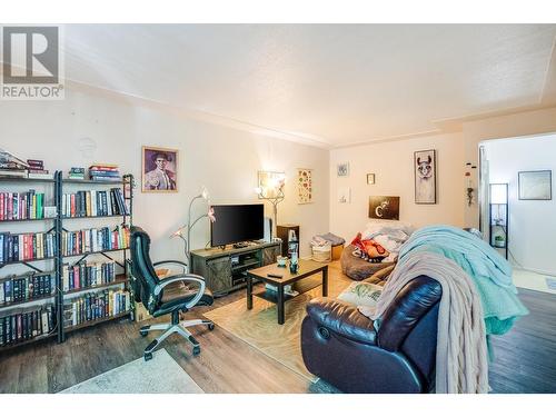 607 12Th Street, Castlegar, BC - Indoor