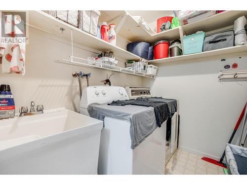 607 12Th Street, Castlegar, BC - Indoor Photo Showing Laundry Room