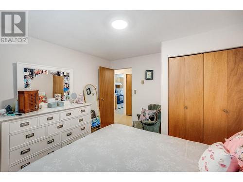 607 12Th Street, Castlegar, BC - Indoor Photo Showing Bedroom