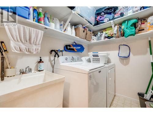 607 12Th  Street, Castlegar, BC - Indoor Photo Showing Laundry Room