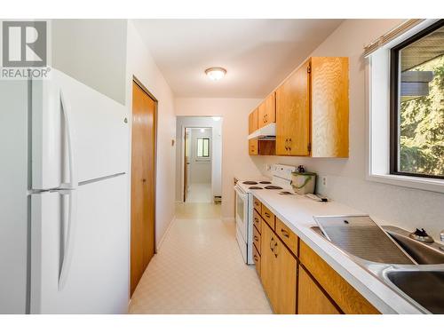 607 12Th  Street, Castlegar, BC - Indoor Photo Showing Kitchen