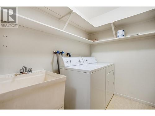 607 12Th  Street, Castlegar, BC - Indoor Photo Showing Laundry Room