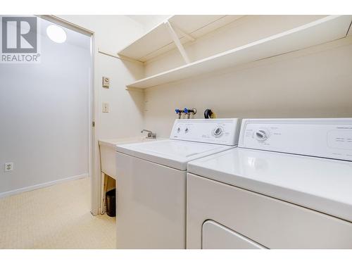 607 12Th  Street, Castlegar, BC - Indoor Photo Showing Laundry Room