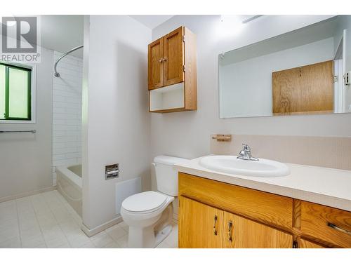 607 12Th Street, Castlegar, BC - Indoor Photo Showing Bathroom