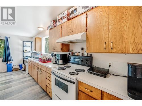 607 12Th Street, Castlegar, BC - Indoor Photo Showing Kitchen