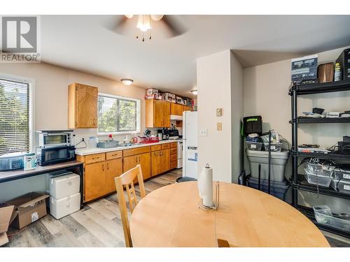 607 12Th  Street, Castlegar, BC - Indoor