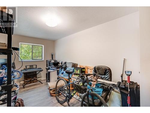 607 12Th  Street, Castlegar, BC - Indoor