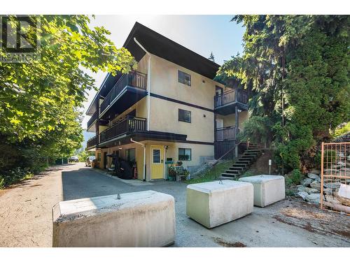 607 12Th Street, Castlegar, BC - Outdoor With Balcony