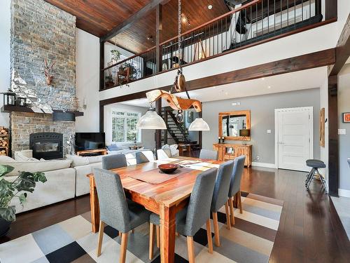 Dining room - 2846 Crois. De La Falaise, Val-David, QC - Indoor Photo Showing Dining Room With Fireplace