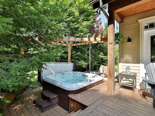 Hot tub - 2846 Crois. De La Falaise, Val-David, QC - Outdoor With Deck Patio Veranda With Exterior