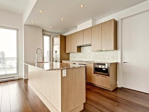 Kitchen - 3104-405 Rue De La Concorde, Montréal (Ville-Marie), QC - Indoor Photo Showing Kitchen With Upgraded Kitchen