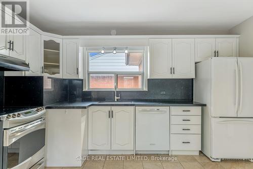 41 Walwyn Avenue, Toronto (Humberlea-Pelmo Park), ON - Indoor Photo Showing Kitchen