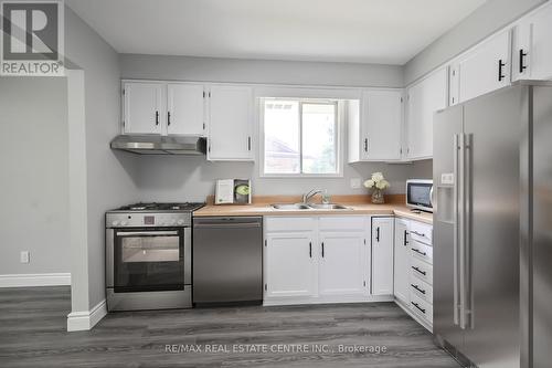 3271 Corry Crescent, Niagara Falls, ON - Indoor Photo Showing Kitchen With Double Sink