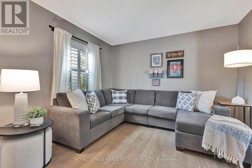 1 Woodspring Court, Hamilton, ON - Indoor Photo Showing Living Room