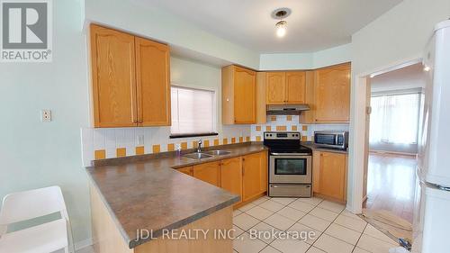 248 Bur Oak Avenue, Markham (Berczy), ON - Indoor Photo Showing Kitchen With Double Sink