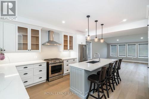 17 Quarry Road, Penetanguishene, ON - Indoor Photo Showing Kitchen With Upgraded Kitchen