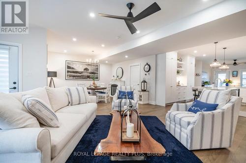 17 Quarry Road, Penetanguishene, ON - Indoor Photo Showing Living Room