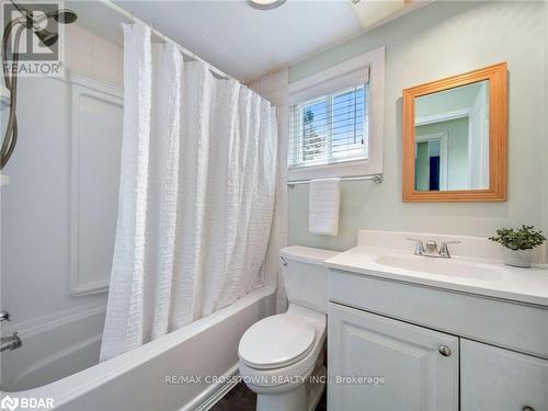 228 Letitia Street, Barrie (Letitia Heights), ON - Indoor Photo Showing Bathroom