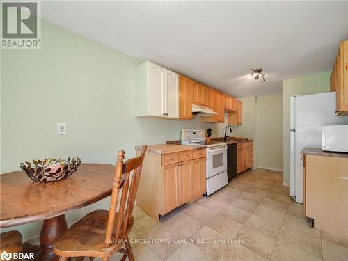 228 Letitia Street, Barrie (Letitia Heights), ON - Indoor Photo Showing Kitchen