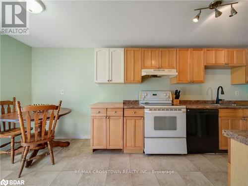 228 Letitia Street, Barrie (Letitia Heights), ON - Indoor Photo Showing Kitchen