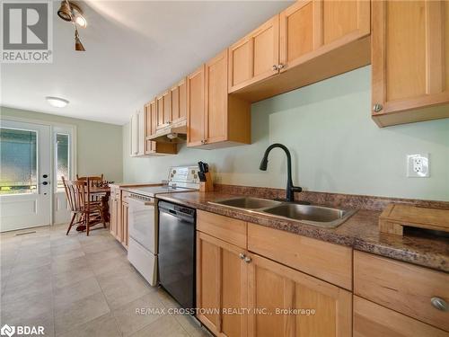 228 Letitia Street, Barrie (Letitia Heights), ON - Indoor Photo Showing Kitchen With Double Sink