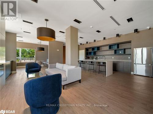 702 - 58 Lakeside Terrace, Barrie (Little Lake), ON - Indoor Photo Showing Kitchen