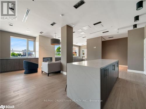 702 - 58 Lakeside Terrace, Barrie, ON - Indoor Photo Showing Kitchen