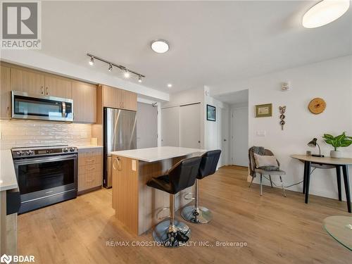 702 - 58 Lakeside Terrace, Barrie, ON - Indoor Photo Showing Kitchen