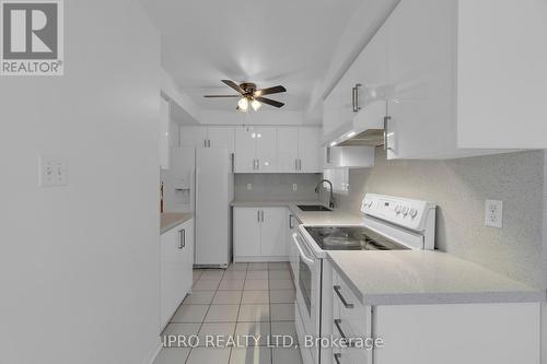 53 Chadwick Street, Brampton (Fletcher'S West), ON - Indoor Photo Showing Kitchen