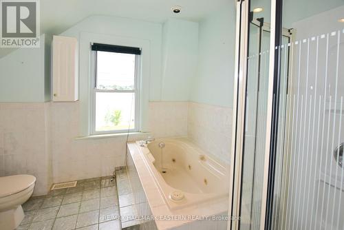 61 Crescent Street, Peterborough (Downtown), ON - Indoor Photo Showing Bathroom