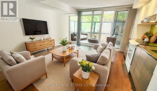 318 - 121 Mcmahon Drive, Toronto (Bayview Village), ON - Indoor Photo Showing Living Room