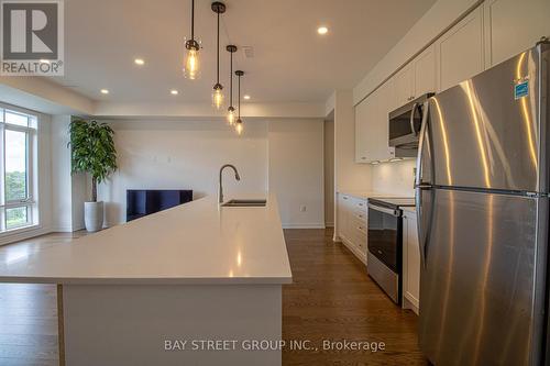 420 Salem Road S, Ajax (South East), ON - Indoor Photo Showing Kitchen With Upgraded Kitchen