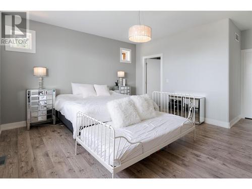 1250 Monte Vista Avenue, Kelowna, BC - Indoor Photo Showing Bedroom