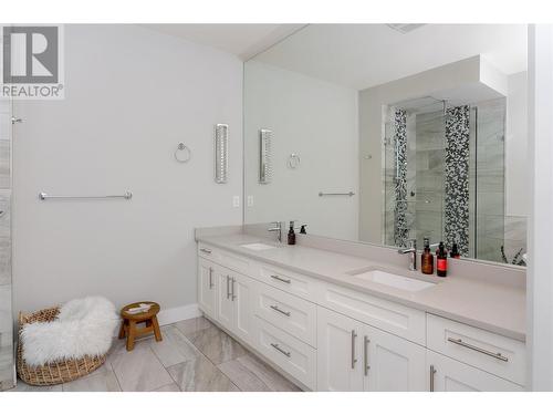 1250 Monte Vista Avenue, Kelowna, BC - Indoor Photo Showing Bathroom