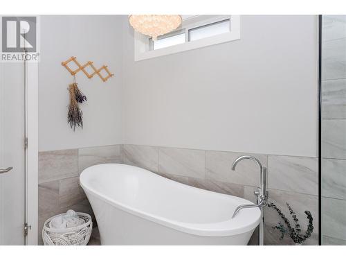 1250 Monte Vista Avenue, Kelowna, BC - Indoor Photo Showing Bathroom