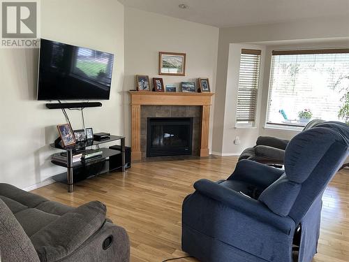 4125 4 Street, Vernon, BC - Indoor Photo Showing Living Room With Fireplace