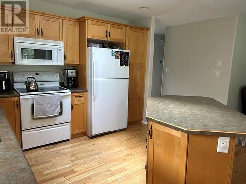 4125 4 Street, Vernon, BC - Indoor Photo Showing Kitchen