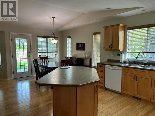 4125 4 Street, Vernon, BC - Indoor Photo Showing Kitchen With Double Sink