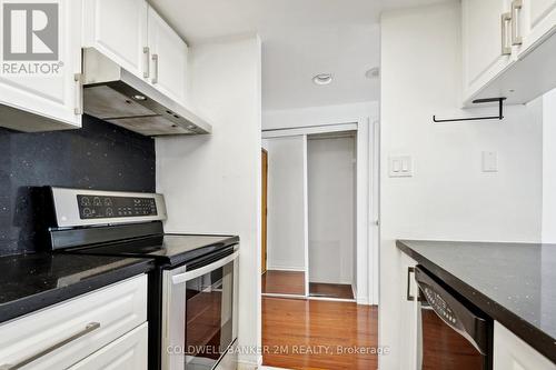 406 - 77 Harbour Square, Toronto (Waterfront Communities), ON - Indoor Photo Showing Kitchen