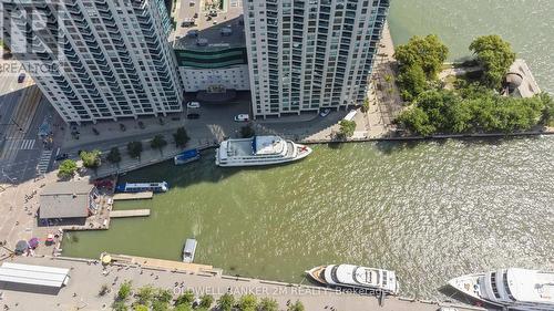 406 - 77 Harbour Square, Toronto (Waterfront Communities), ON - Outdoor