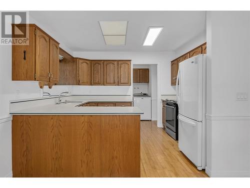 2200 Gordon Drive Unit# 43, Kelowna, BC - Indoor Photo Showing Kitchen