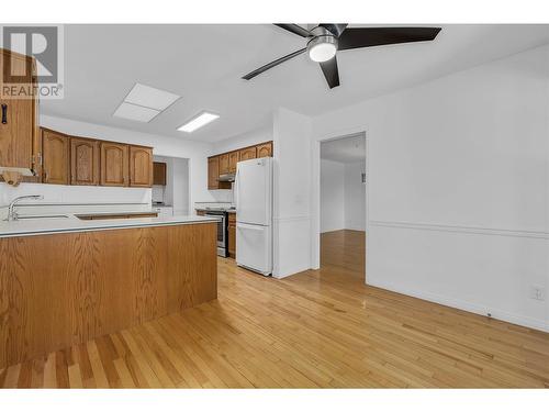 2200 Gordon Drive Unit# 43, Kelowna, BC - Indoor Photo Showing Kitchen