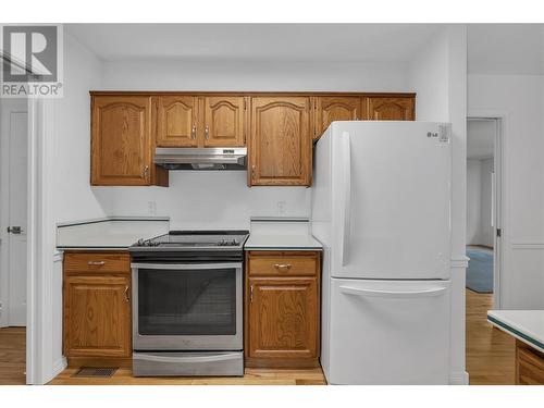 2200 Gordon Drive Unit# 43, Kelowna, BC - Indoor Photo Showing Kitchen